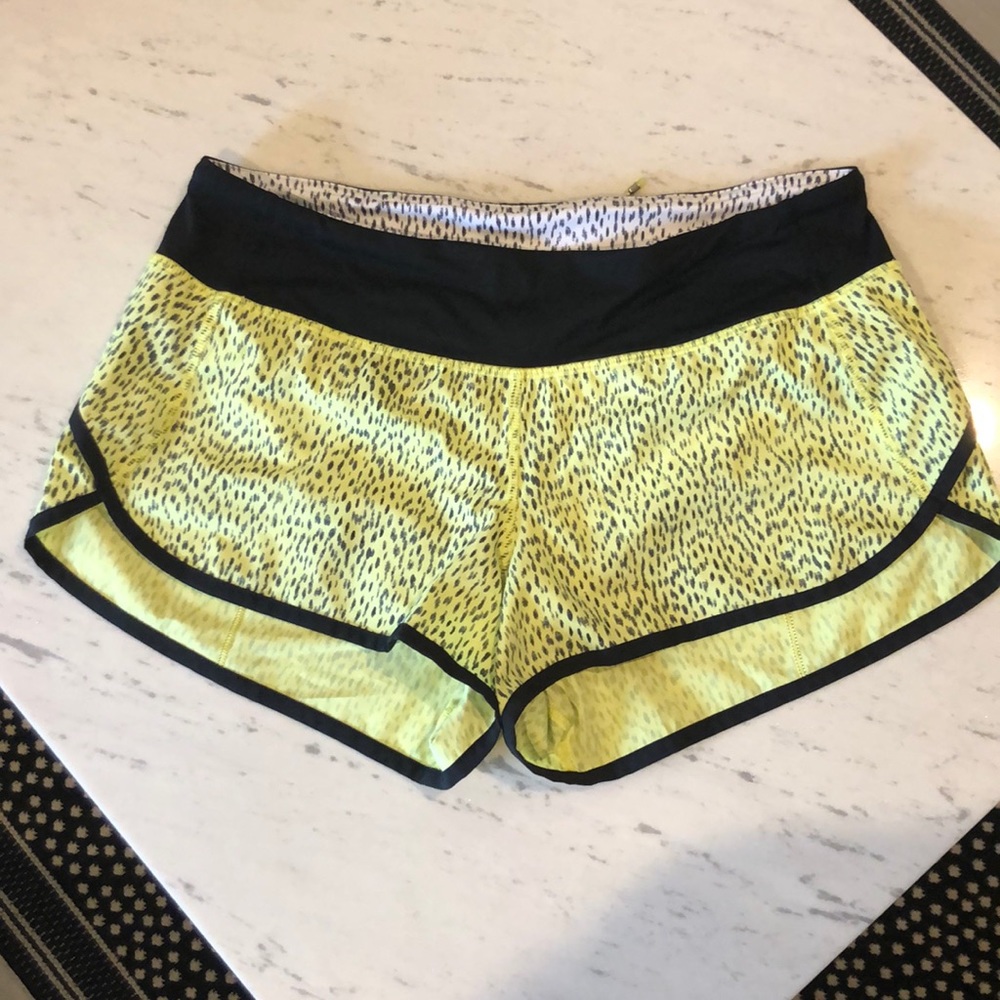Lululemon Running Shorts - Size 6 🐆